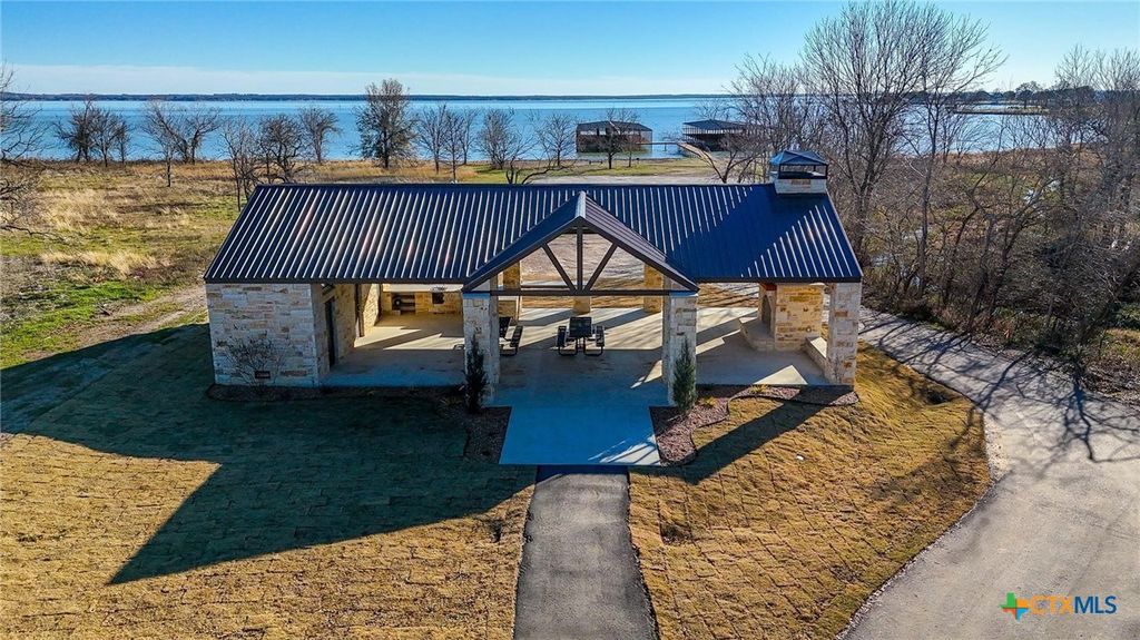 Image 8 of property listing at Lot 70 Stillwater Shores, Corsicana, TX 75109