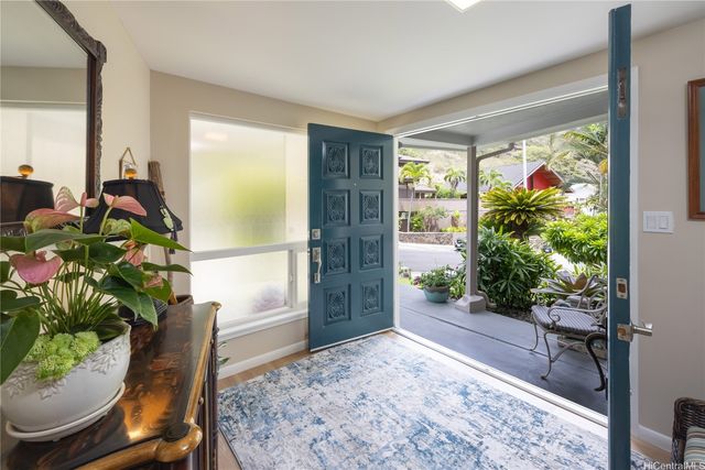 6046 Haleola Street, Honolulu, HI 96821