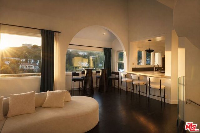 8810 Hollywood Boulevard, Los Angeles, CA 90069