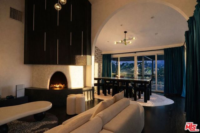 8810 Hollywood Boulevard, Los Angeles, CA 90069