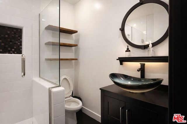 8810 Hollywood Boulevard, Los Angeles, CA 90069