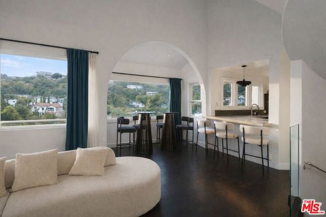 8810 Hollywood Boulevard, Los Angeles, CA 90069