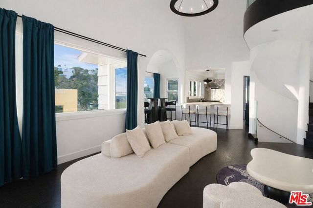 8810 Hollywood Boulevard, Los Angeles, CA 90069