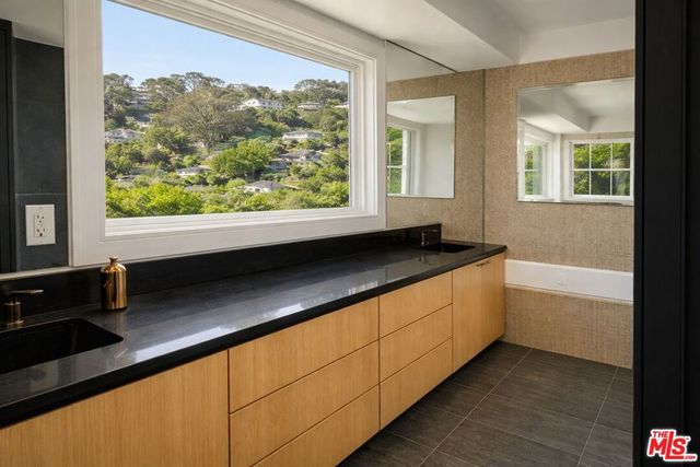 8810 Hollywood Boulevard, Los Angeles, CA 90069