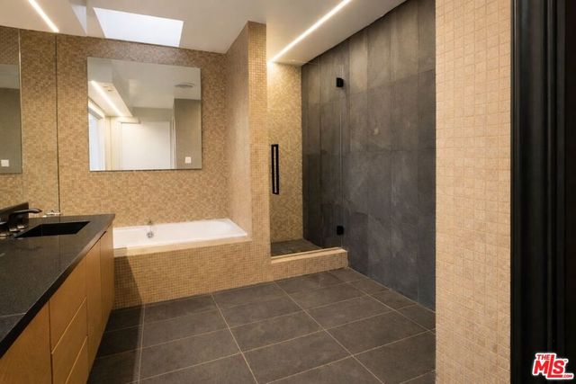 8810 Hollywood Boulevard, Los Angeles, CA 90069