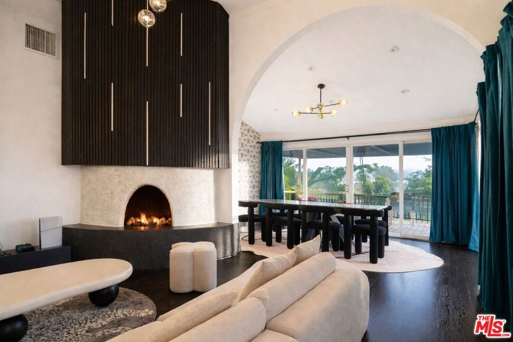 8810 Hollywood Boulevard, Los Angeles, CA 90069