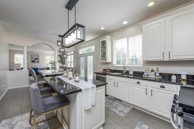 1650 Natures Way, Lindenhurst, IL 60046