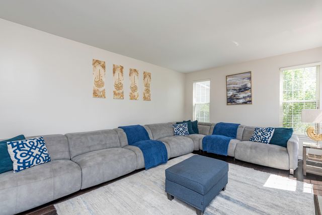 1650 Natures Way, Lindenhurst, IL 60046