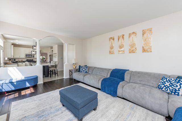 1650 Natures Way, Lindenhurst, IL 60046