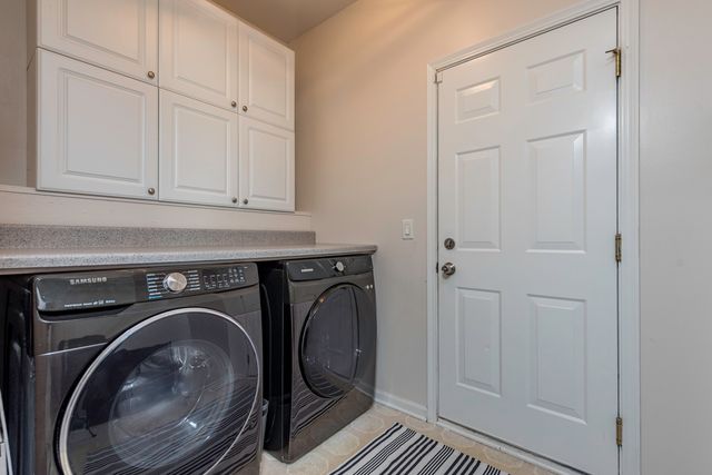 1650 Natures Way, Lindenhurst, IL 60046