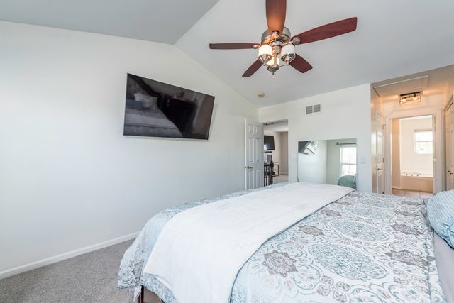 1650 Natures Way, Lindenhurst, IL 60046