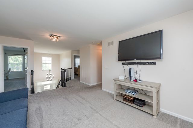 1650 Natures Way, Lindenhurst, IL 60046