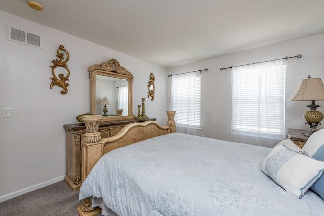 1650 Natures Way, Lindenhurst, IL 60046