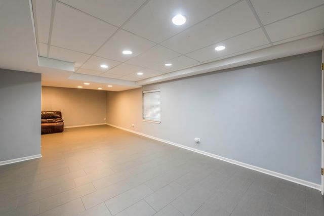 1650 Natures Way, Lindenhurst, IL 60046