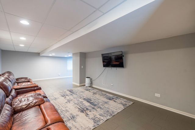 1650 Natures Way, Lindenhurst, IL 60046