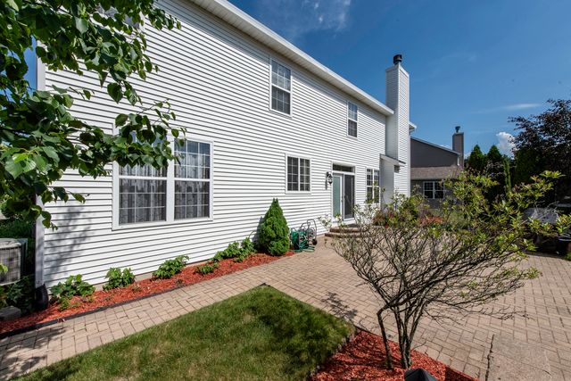 1650 Natures Way, Lindenhurst, IL 60046