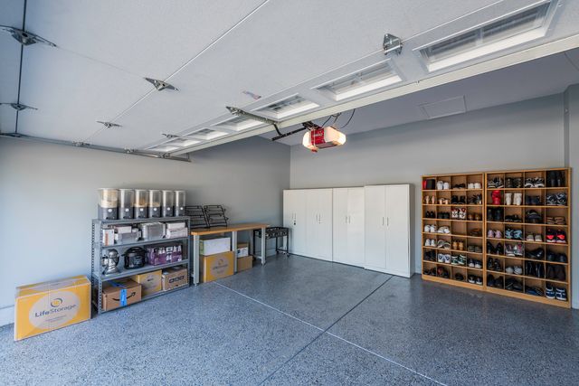 1650 Natures Way, Lindenhurst, IL 60046