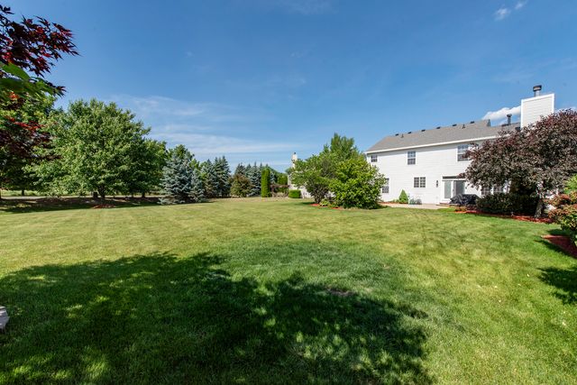 1650 Natures Way, Lindenhurst, IL 60046