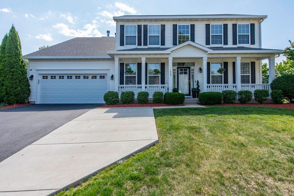 1650 Natures Way, Lindenhurst, IL 60046