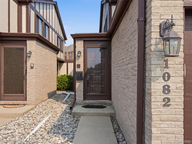1082 Country Club Drive 84, St. Clair Shores, MI 48082