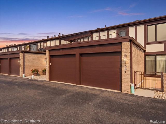 1082 Country Club Drive 84, St. Clair Shores, MI 48082