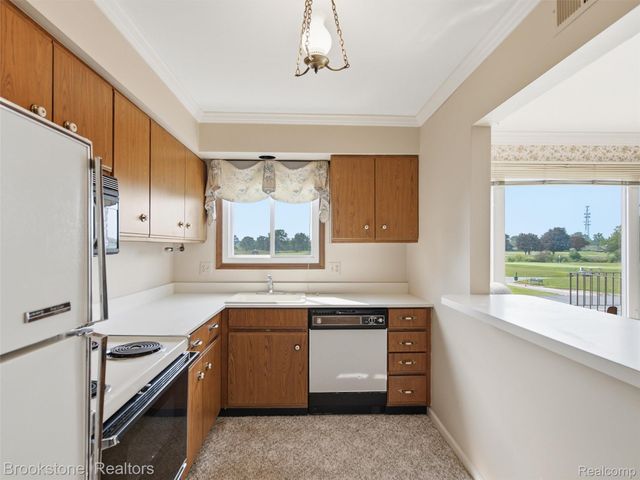 1082 Country Club Drive 84, St. Clair Shores, MI 48082
