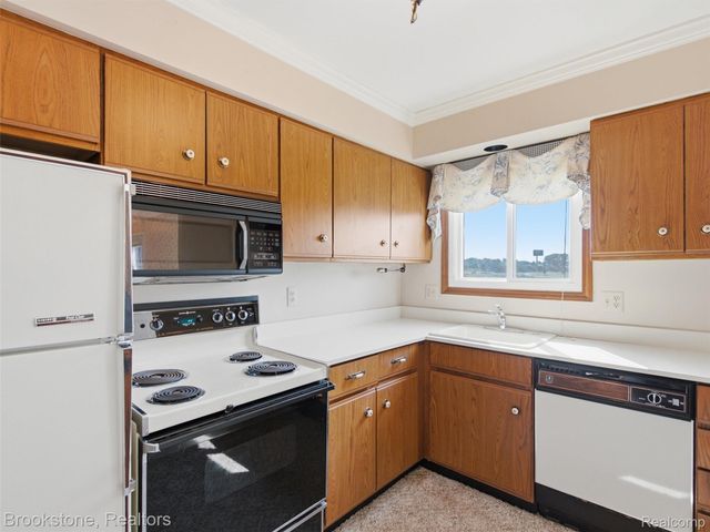 1082 Country Club Drive 84, St. Clair Shores, MI 48082