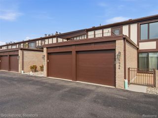 1082 Country Club Drive 84, St. Clair Shores, MI 48082