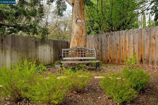 2126 Spring Lake CT, Martinez, CA 94553