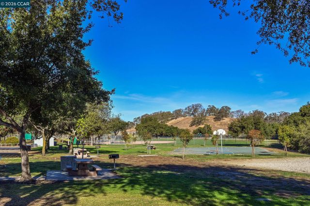 2126 Spring Lake CT, Martinez, CA 94553