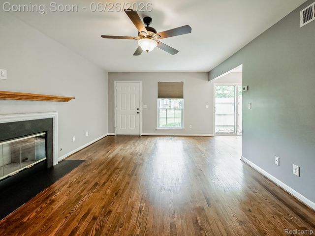 160 Pine Tree Ridge Drive 3, Waterford Charter Township, MI 48327
