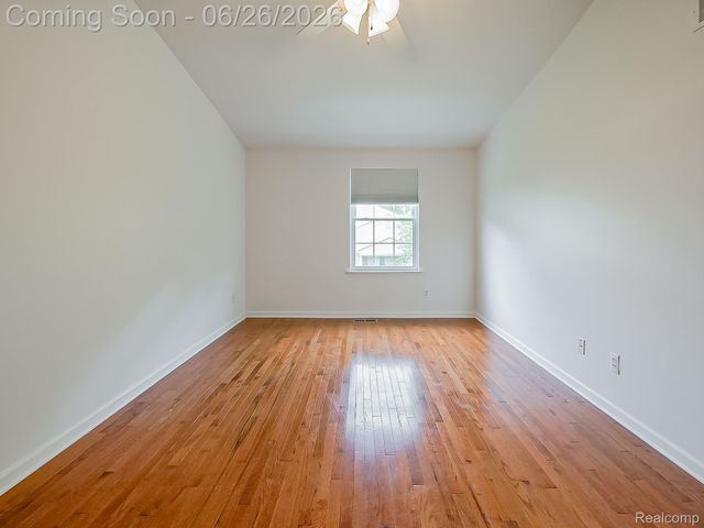 160 Pine Tree Ridge Drive 3, Waterford Charter Township, MI 48327