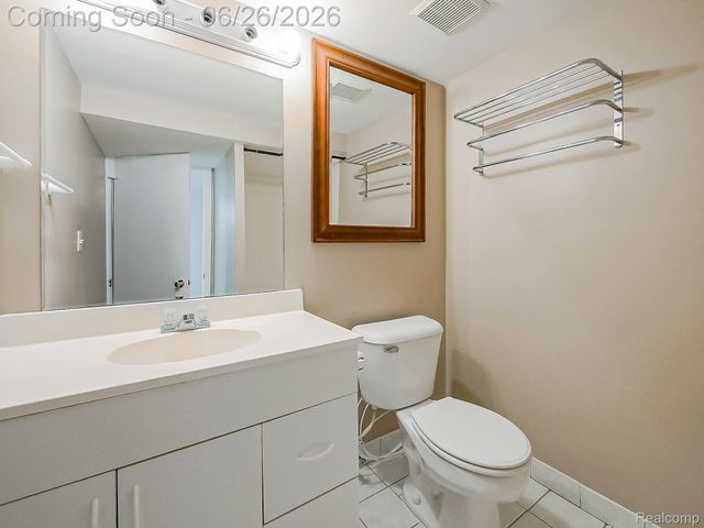160 Pine Tree Ridge Drive 3, Waterford Charter Township, MI 48327