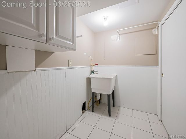 160 Pine Tree Ridge Drive 3, Waterford Charter Township, MI 48327