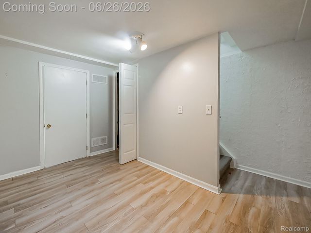 160 Pine Tree Ridge Drive 3, Waterford Charter Township, MI 48327