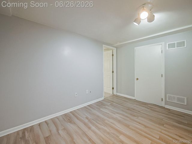 160 Pine Tree Ridge Drive 3, Waterford Charter Township, MI 48327