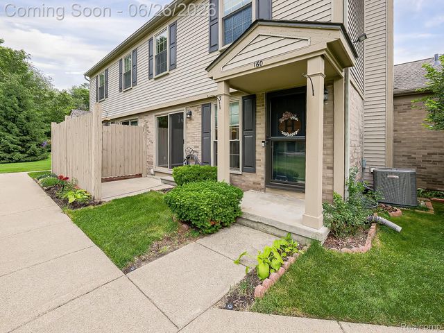 160 Pine Tree Ridge Drive 3, Waterford Charter Township, MI 48327
