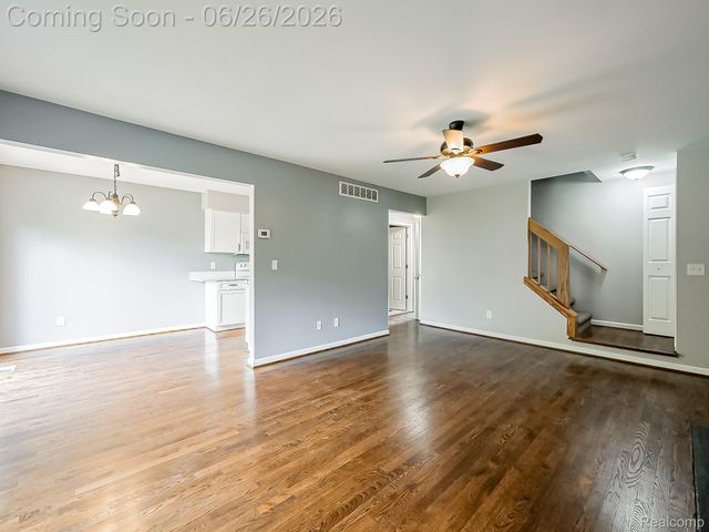 160 Pine Tree Ridge Drive 3, Waterford Charter Township, MI 48327