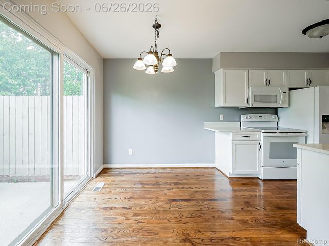 160 Pine Tree Ridge Drive 3, Waterford Charter Township, MI 48327