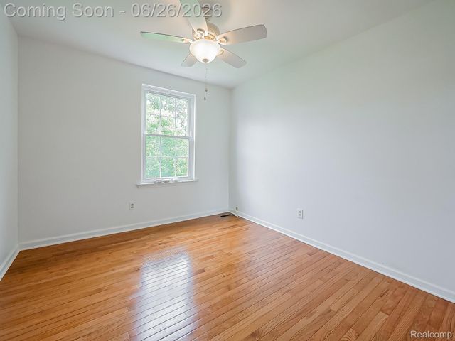 160 Pine Tree Ridge Drive 3, Waterford Charter Township, MI 48327