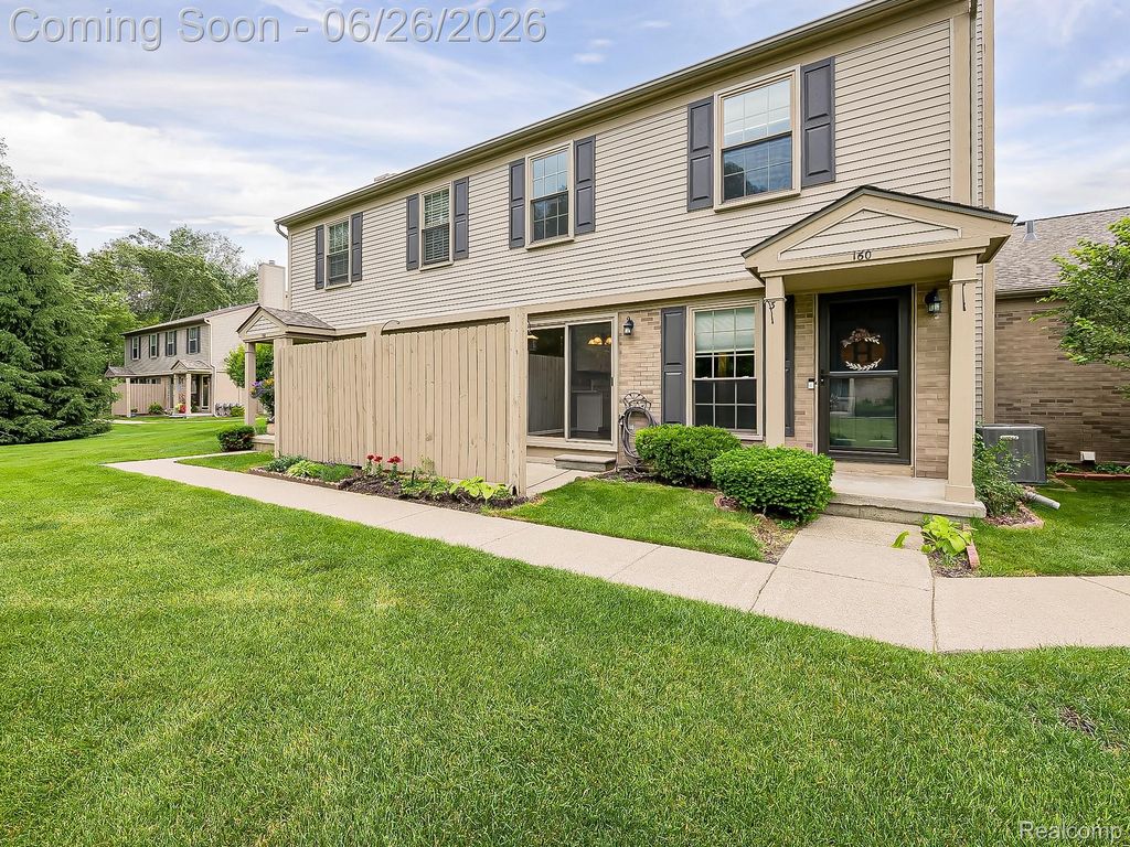 160 Pine Tree Ridge Drive 3, Waterford Charter Township, MI 48327