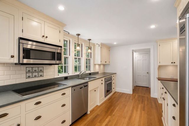 41 Locust Ave, Lexington, MA 02421