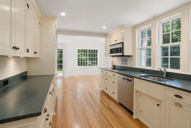 41 Locust Ave, Lexington, MA 02421