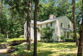 41 Locust Ave, Lexington, MA 02421