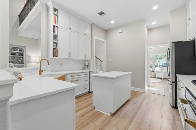 158 Hansom Trail Street, The Woodlands, TX 77382