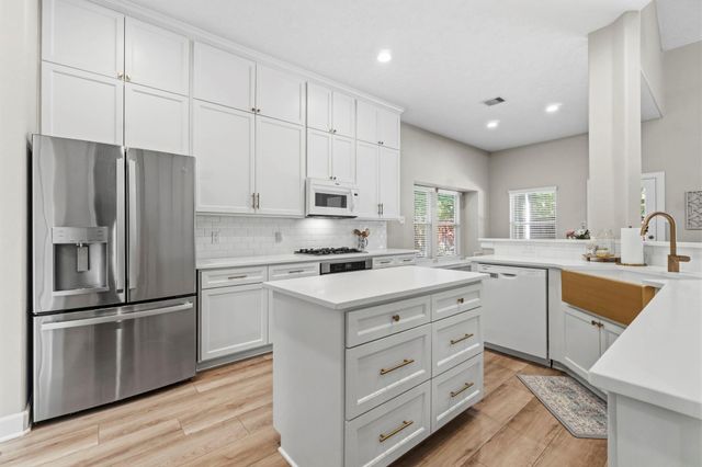 158 Hansom Trail Street, The Woodlands, TX 77382