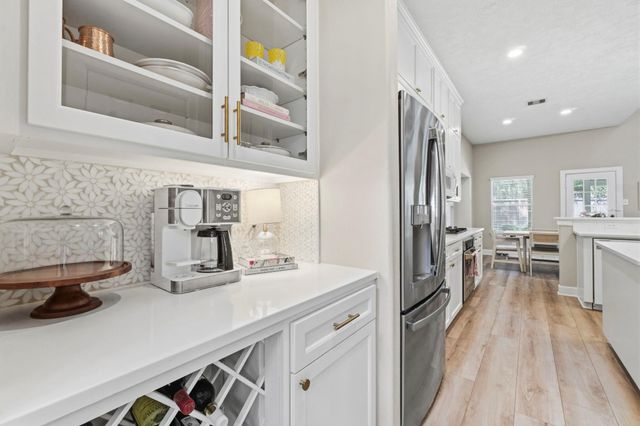 158 Hansom Trail Street, The Woodlands, TX 77382