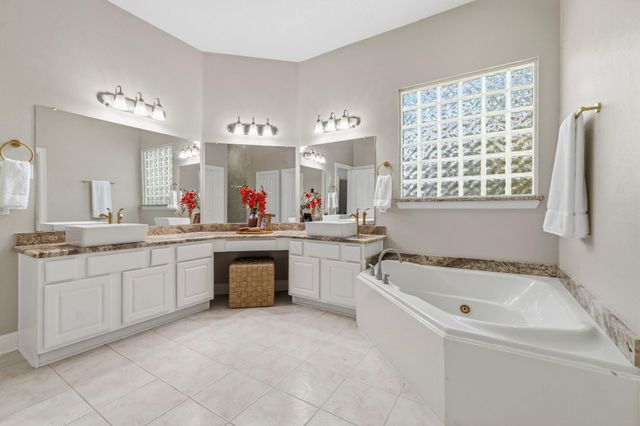 158 Hansom Trail Street, The Woodlands, TX 77382