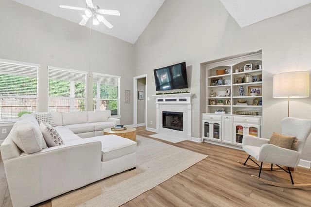 158 Hansom Trail Street, The Woodlands, TX 77382