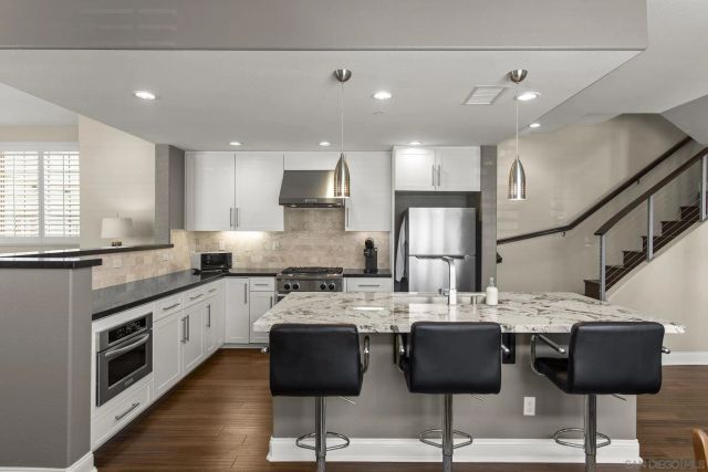 1056 Pearl 24, La Jolla, CA 92037